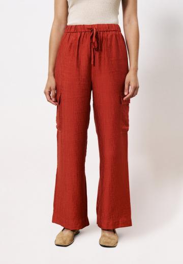 Брюки с накладными карманами