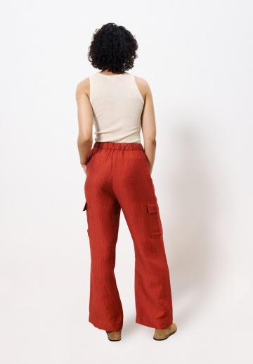 Брюки с накладными карманами