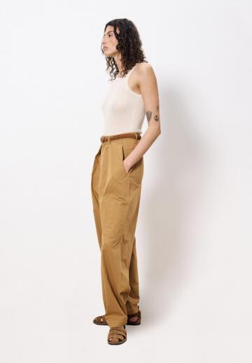 Брюки с накладными карманами