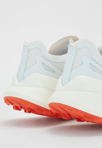 Беговые кроссовки