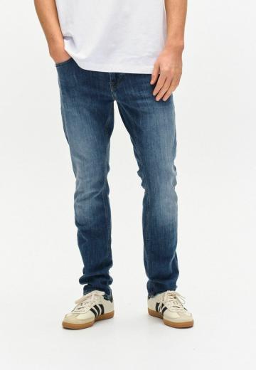 Узкие джинсы