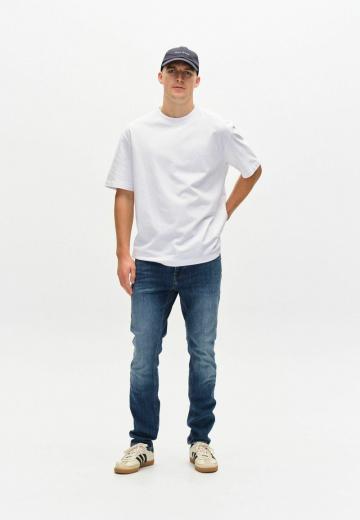 Узкие джинсы