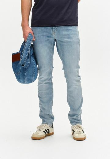 Узкие джинсы