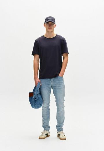 Узкие джинсы