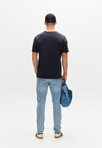 Узкие джинсы