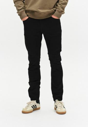 Узкие джинсы