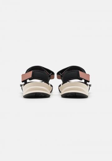 Спортивные сандалии