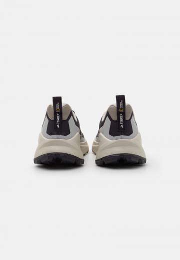 Походная обувь