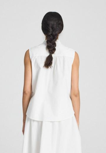 Блузка без рукавов