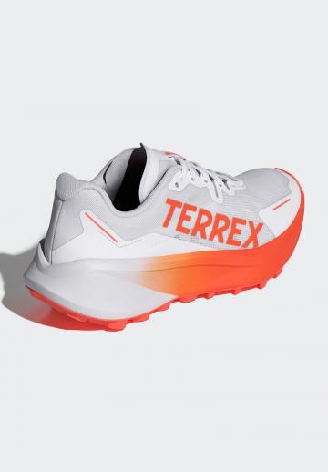 Беговые кроссовки