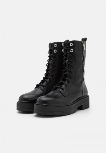 Сапоги на шнуровке