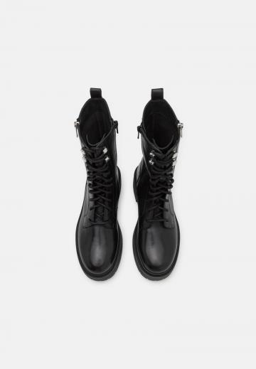 Сапоги на шнуровке