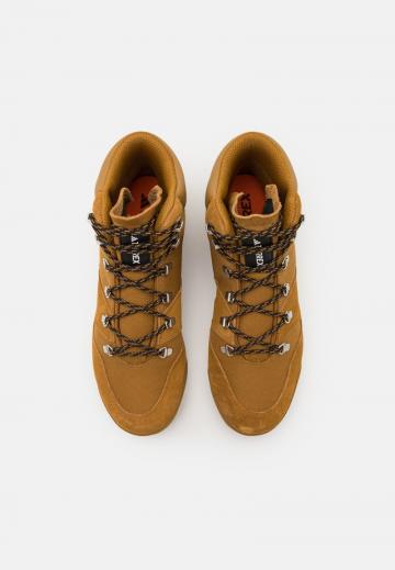 Походные ботинки