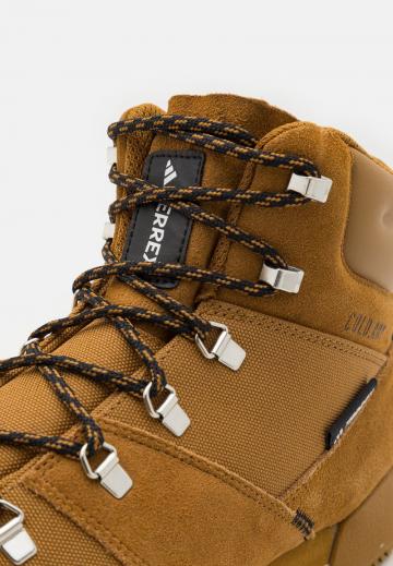 Походные ботинки