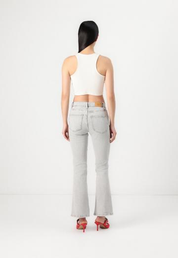 Клешеные брюки