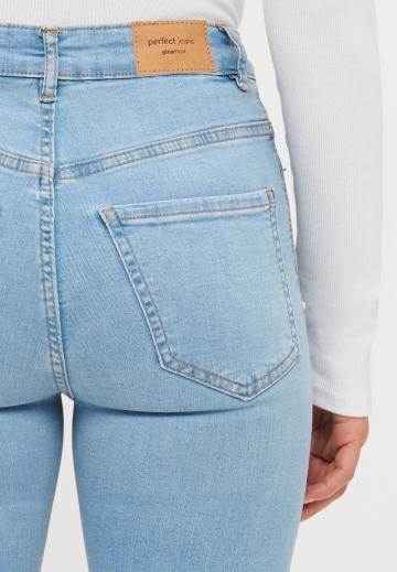 Короткие джинсы