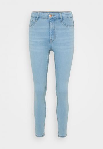 Узкие джинсы