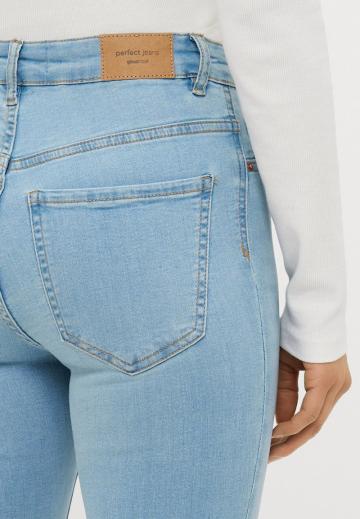 Узкие джинсы