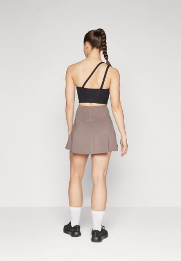 Юбка с накладными карманами