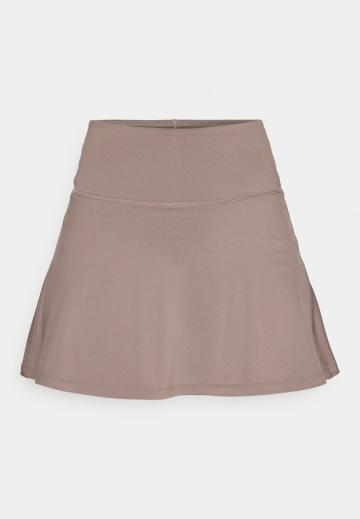 Юбка с накладными карманами