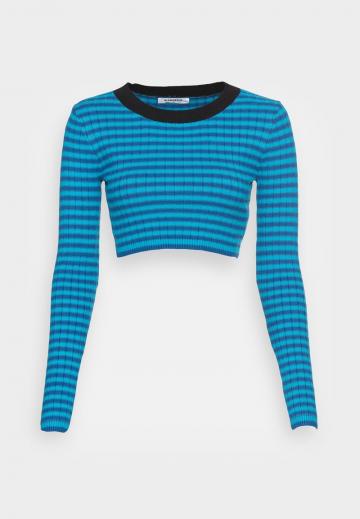 Пуловер в полоску