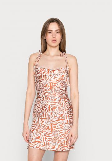 Короткое платье