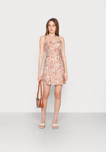 Короткое платье