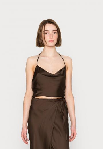 Блузка без рукавов