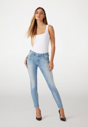 Узкие джинсы