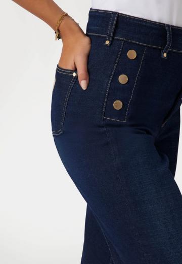 Клешеные джинсы