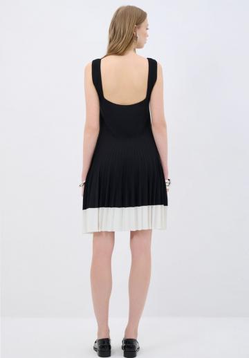 Вязаное платье