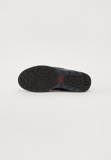 Походные кроссовки