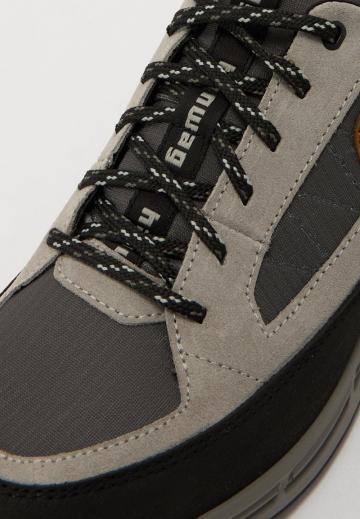 Походные кроссовки