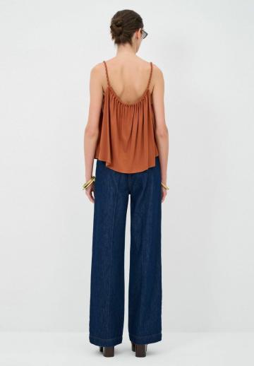 Топ на бретельках