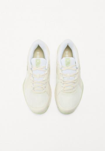 Теннисные кроссовки