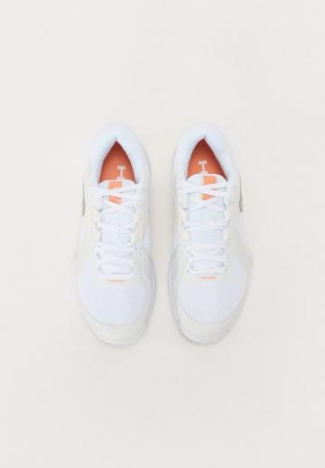 Теннисные кроссовки