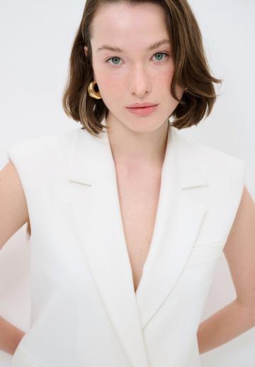 Длинный жилет