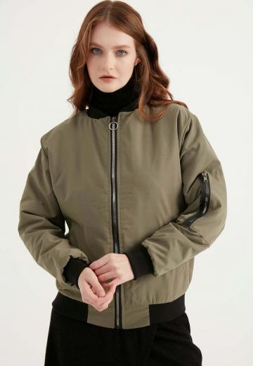 Куртка с накладнымит карманами