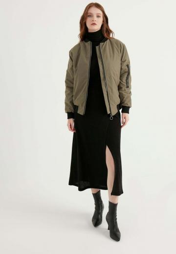 Куртка с накладнымит карманами