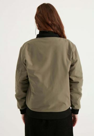 Куртка с накладнымит карманами