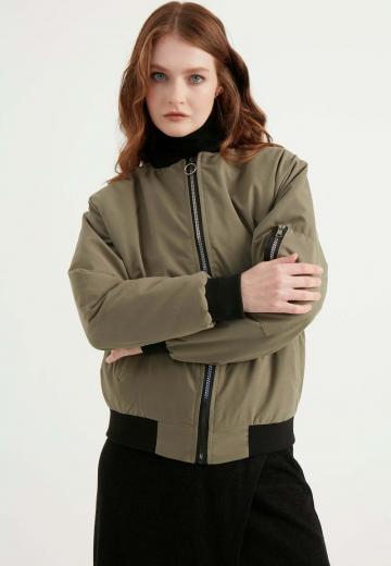 Куртка с накладнымит карманами