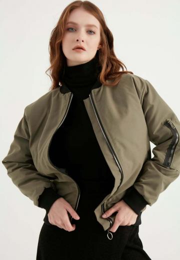 Куртка с накладнымит карманами