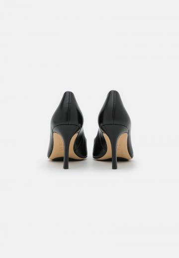 Туфли на высоком каблуке