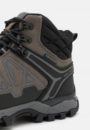 Походные ботинки