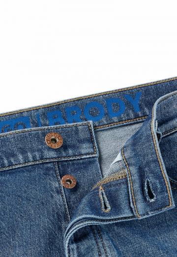 Прямые джинсы