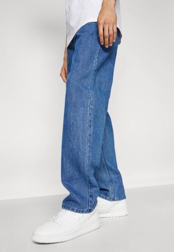 Свободные джинсы