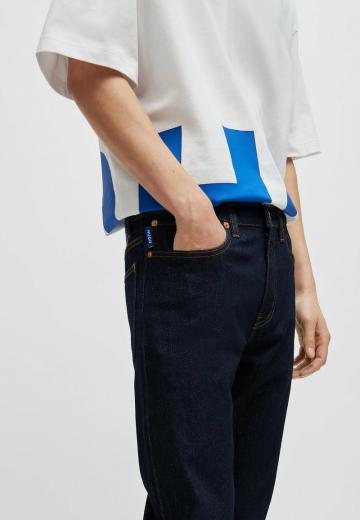 Узкие джинсы