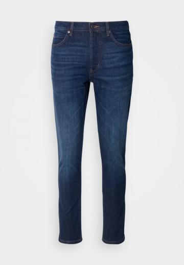Узкие джинсы
