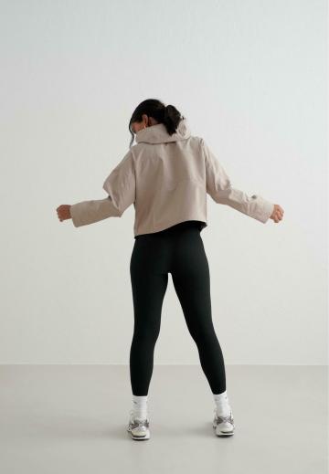 Куртка с накладнымит карманами