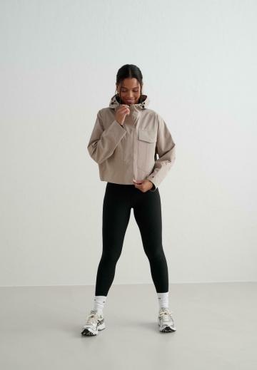 Куртка с накладнымит карманами